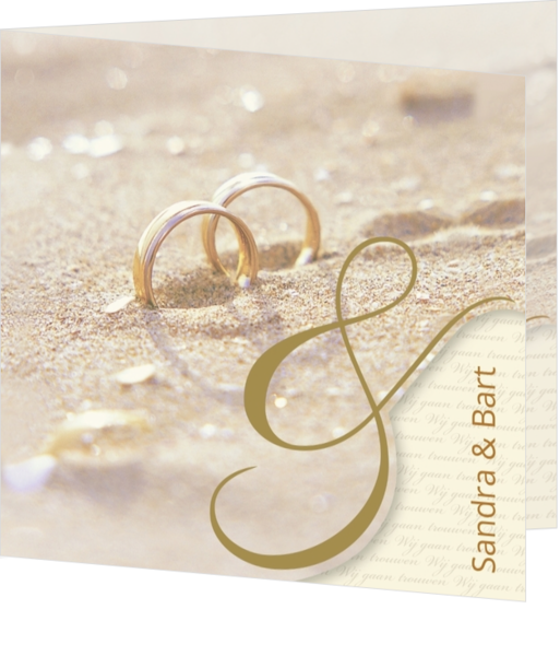 Huwelijkskaart - Gouden ringen in het zand