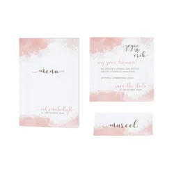 Romantische kaart met roze aquarel hart en goudfolie