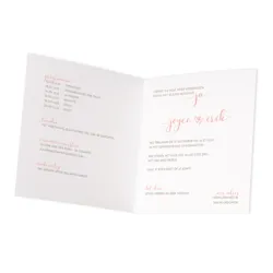 Romantische kaart met roze aquarel hart en goudfolie