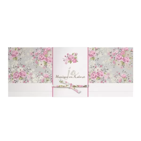 Trouwkaart Romantische trouwkaart met bloemen en wikkel met lintje in bloemenmotief