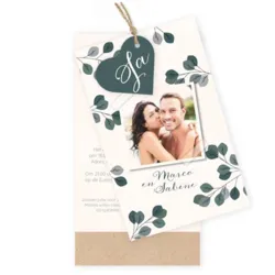 Trouwkaart label met blaadjes en jute touw