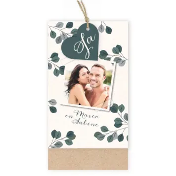 Trouwkaart label met blaadjes en jute touw