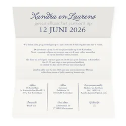 Klassieke trouwkaart smal mapje met donkerblauw lint