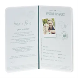 Trouwkaart Wit paspoort met groene details en goudfolie - ENG