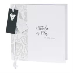 Trouwkaart Vierkante trouwkaart bruid en bruidegom met bloemmotief