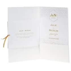 Trouwkaart Witte pochette met geometrisch patroon in koperfolie