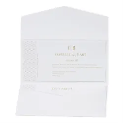 Trouwkaart Langwerpige witte pochette met geometrisch patroon in koperfolie