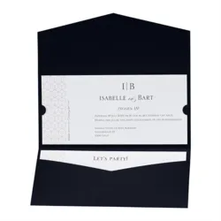 Langwerpige zwarte pochette met geometrisch patroon in koperfolie
