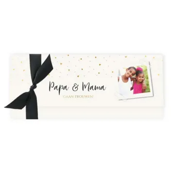 Trouwkaart smal mapje met foliedruk papa en mama gaan trouwen