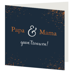 Trouwkaart donkerblauw papa en mama gaan trouwen met foliedruk