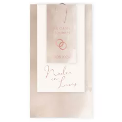 Chique trouwkaart met labels en rose gouden paperclip
