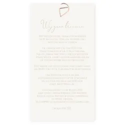Chique trouwkaart met labels en rose gouden paperclip